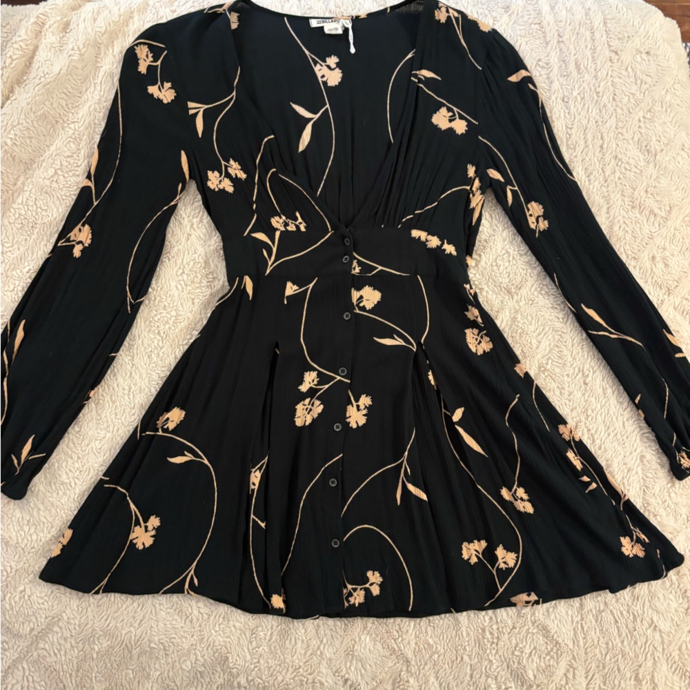 Billabong Black and Cream Floral Long Sleeve Mini Dress